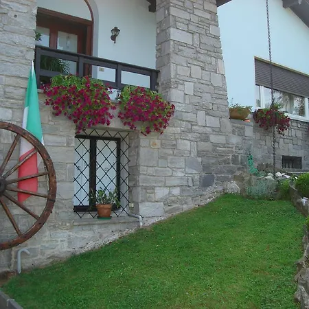 Bed & Breakfast Gli Oleandri 3*